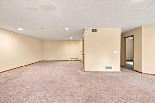 11649 Laketowne View, Albertville, MN 55301