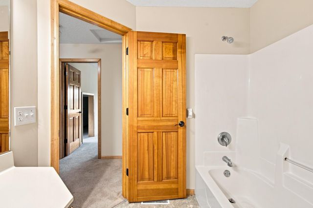 11649 Laketowne View, Albertville, MN 55301