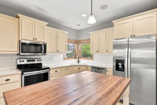 11649 Laketowne View, Albertville, MN 55301