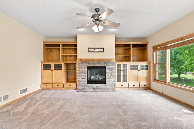 11649 Laketowne View, Albertville, MN 55301