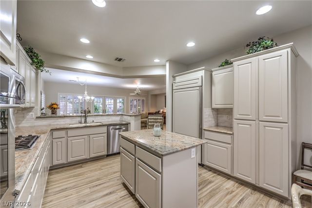 2072 Crown View Street, Henderson, NV 89052