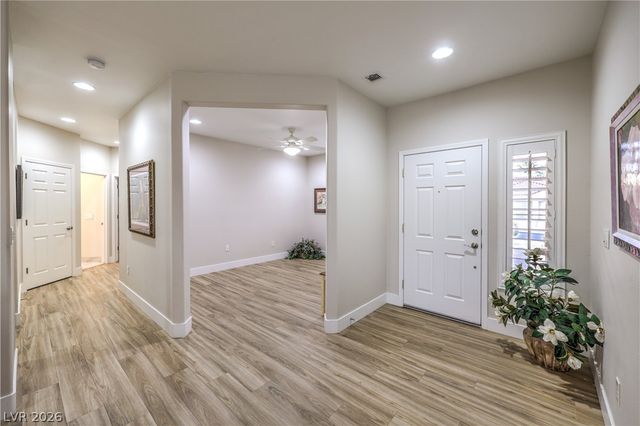 2072 Crown View Street, Henderson, NV 89052