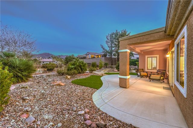 2072 Crown View Street, Henderson, NV 89052