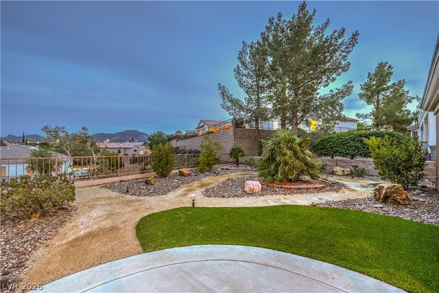 2072 Crown View Street, Henderson, NV 89052