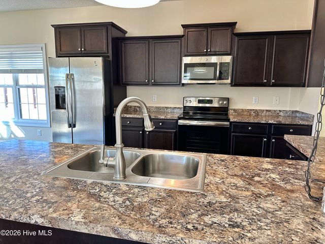 301 Old Snap Dragon Court, Jacksonville, NC 28546