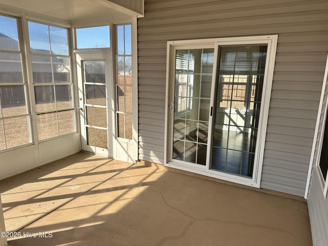 301 Old Snap Dragon Court, Jacksonville, NC 28546