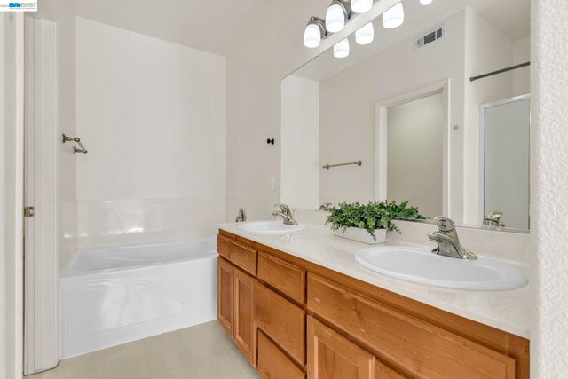 10863 Packard St 157, Oakland, CA 94603