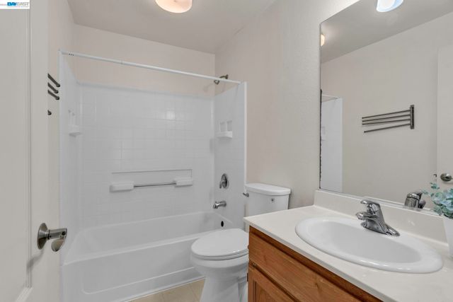 10863 Packard St 157, Oakland, CA 94603