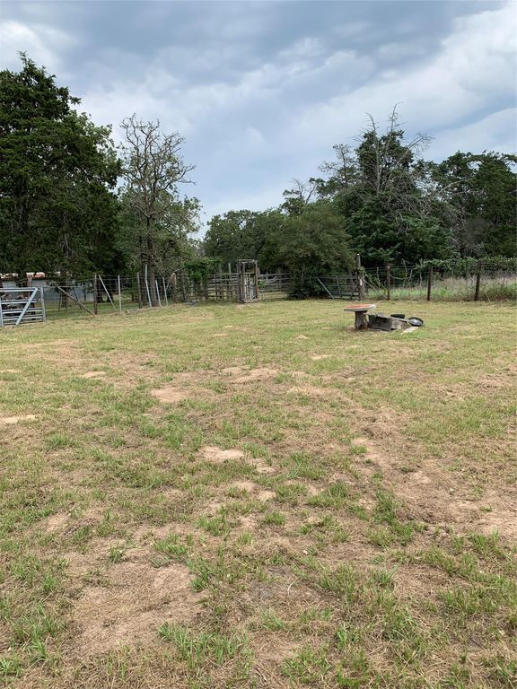 276 Ott RD, Rosanky, TX 78953