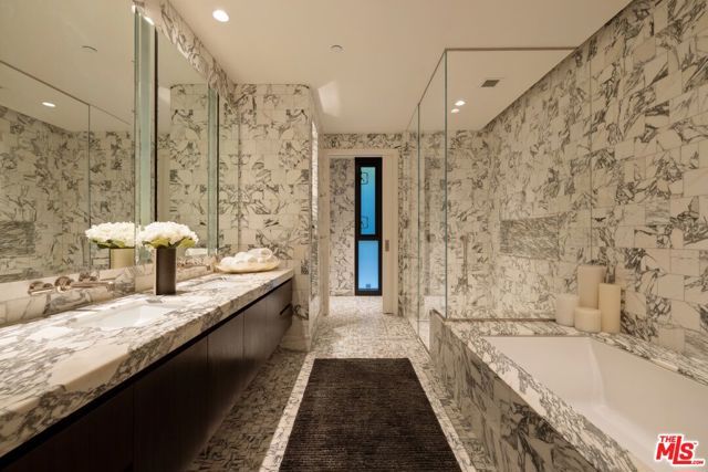 8420 W Sunset Boulevard 107, West Hollywood, CA 90069