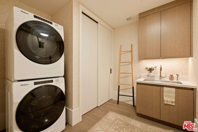 8420 W Sunset Boulevard 107, West Hollywood, CA 90069