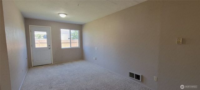 31605 8th Place SW, Federal Way, WA 98023