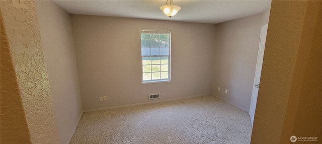 31605 8th Place SW, Federal Way, WA 98023