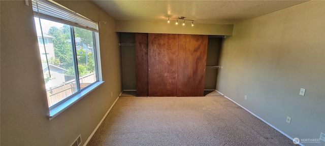 31605 8th Place SW, Federal Way, WA 98023