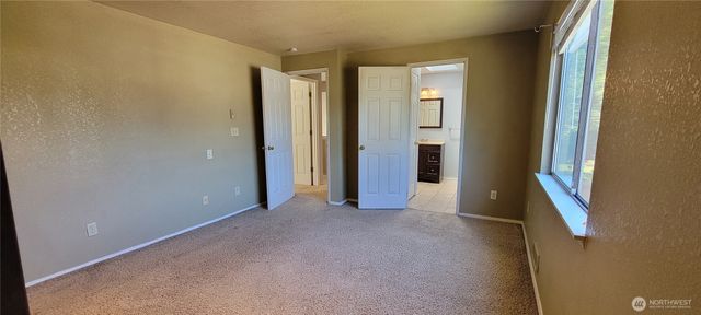 31605 8th Place SW, Federal Way, WA 98023