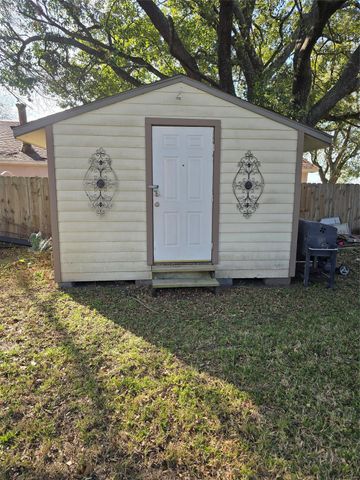 7611 Seminole Street, Baytown, TX 77521