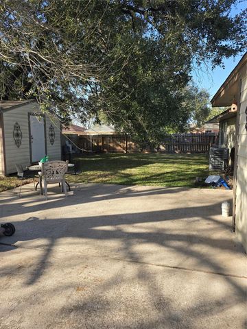 7611 Seminole Street, Baytown, TX 77521