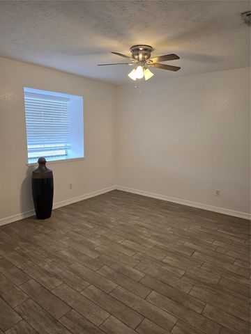 7611 Seminole Street, Baytown, TX 77521