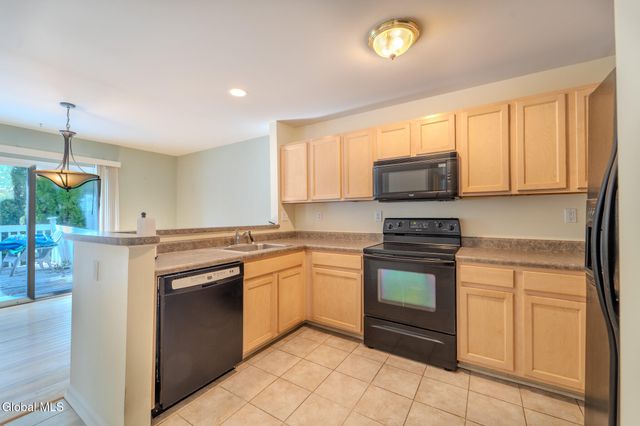 1016 Sterling Ridge Drive, Rensselaer, NY 12144