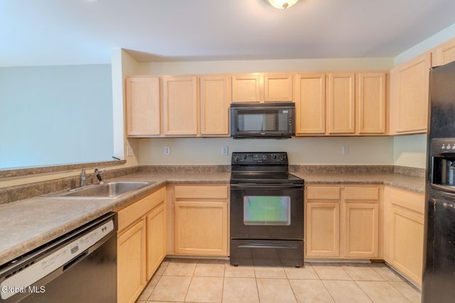 1016 Sterling Ridge Drive, Rensselaer, NY 12144