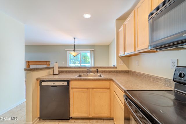 1016 Sterling Ridge Drive, Rensselaer, NY 12144