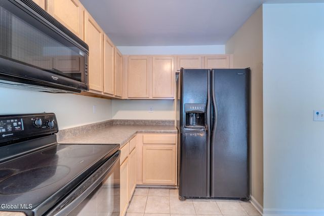 1016 Sterling Ridge Drive, Rensselaer, NY 12144