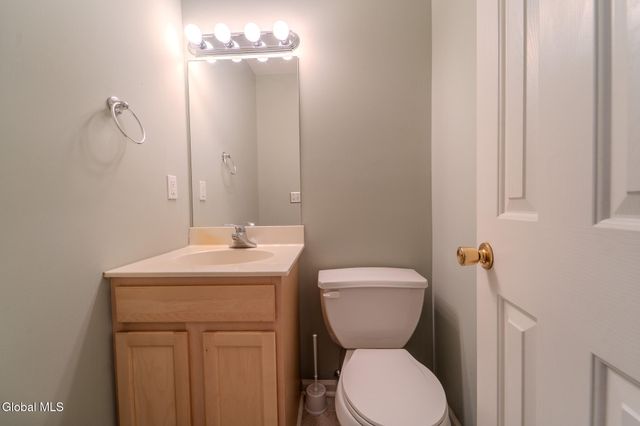 1016 Sterling Ridge Drive, Rensselaer, NY 12144