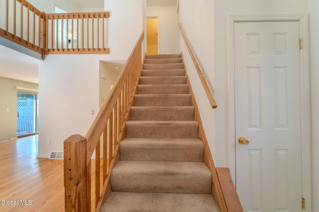 1016 Sterling Ridge Drive, Rensselaer, NY 12144