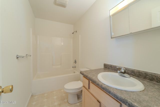 1016 Sterling Ridge Drive, Rensselaer, NY 12144