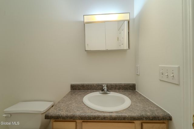 1016 Sterling Ridge Drive, Rensselaer, NY 12144