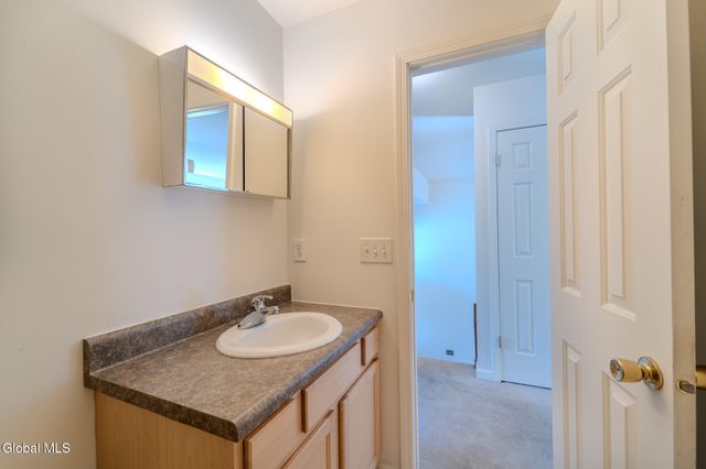 1016 Sterling Ridge Drive, Rensselaer, NY 12144