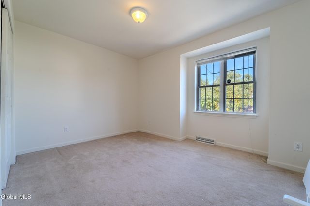 1016 Sterling Ridge Drive, Rensselaer, NY 12144