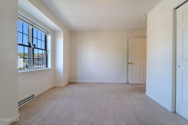 1016 Sterling Ridge Drive, Rensselaer, NY 12144