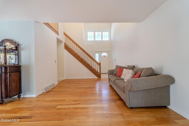 1016 Sterling Ridge Drive, Rensselaer, NY 12144