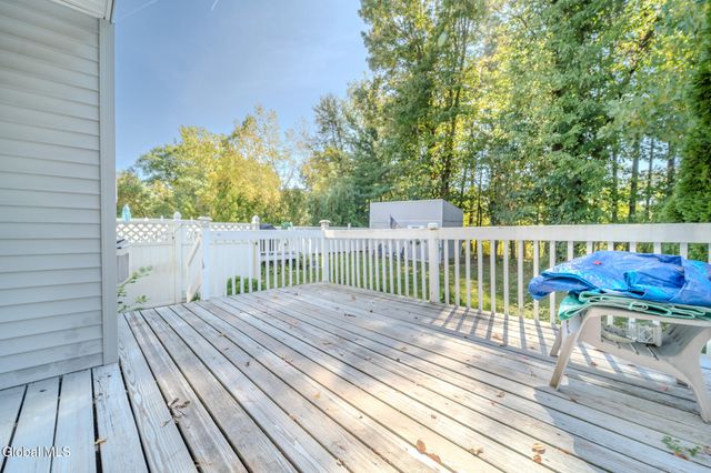 1016 Sterling Ridge Drive, Rensselaer, NY 12144