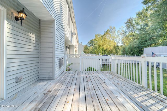 1016 Sterling Ridge Drive, Rensselaer, NY 12144