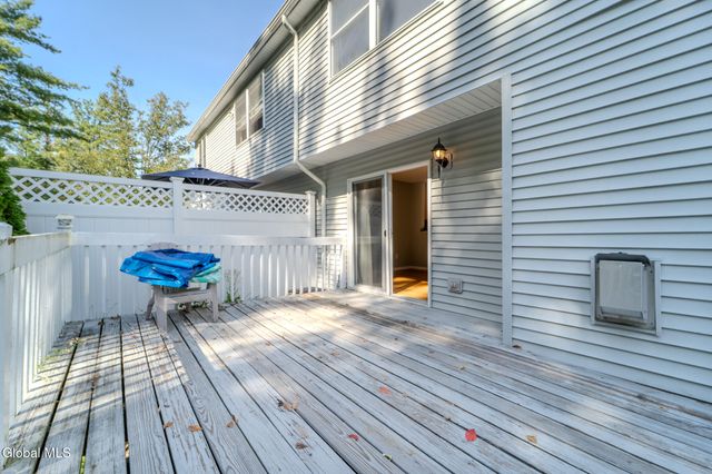 1016 Sterling Ridge Drive, Rensselaer, NY 12144