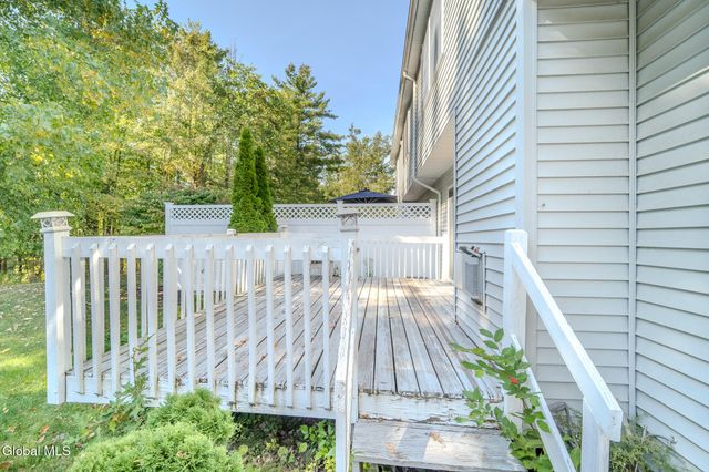 1016 Sterling Ridge Drive, Rensselaer, NY 12144