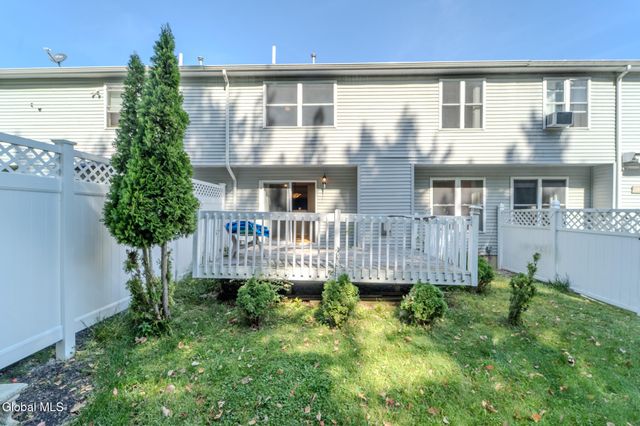 1016 Sterling Ridge Drive, Rensselaer, NY 12144