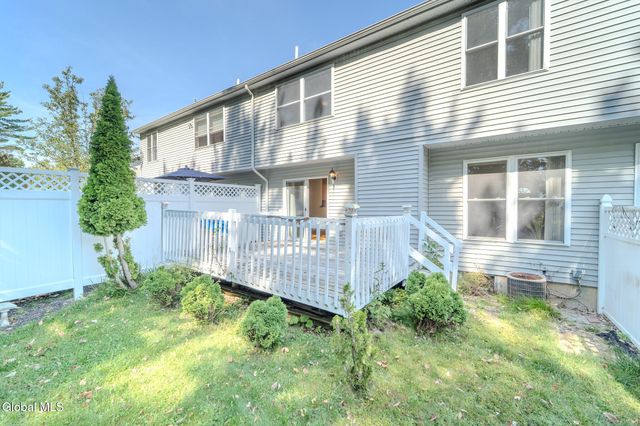 1016 Sterling Ridge Drive, Rensselaer, NY 12144