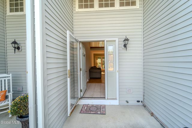 1016 Sterling Ridge Drive, Rensselaer, NY 12144