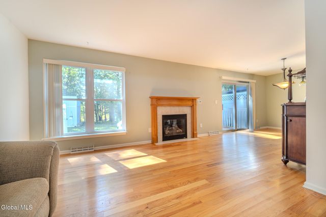 1016 Sterling Ridge Drive, Rensselaer, NY 12144