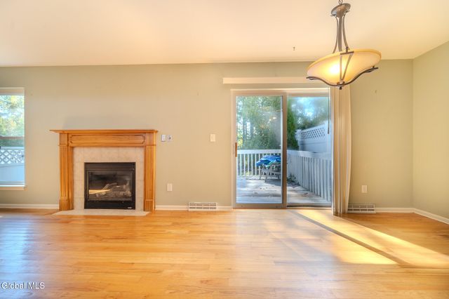 1016 Sterling Ridge Drive, Rensselaer, NY 12144