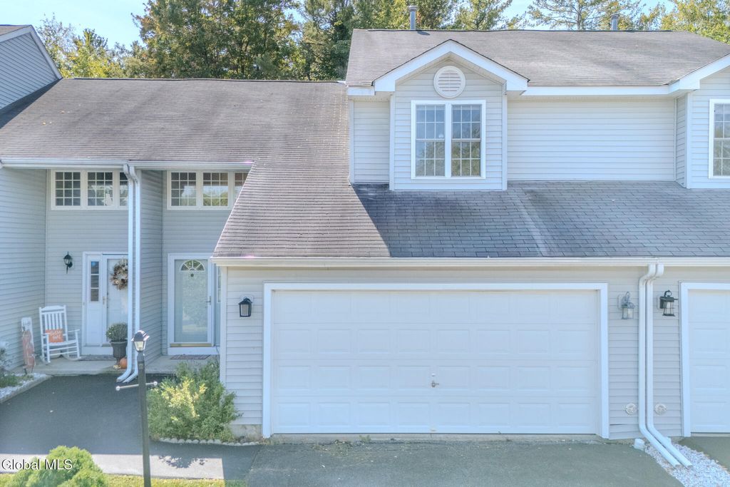 1016 Sterling Ridge Drive, Rensselaer, NY 12144