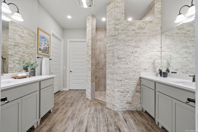 28410 BAILEY XING, San Antonio, TX 78260