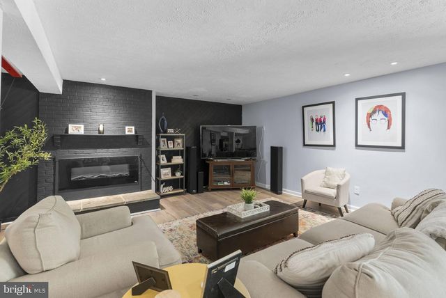 8009 EXODUS DR, Gaithersburg, MD 20882