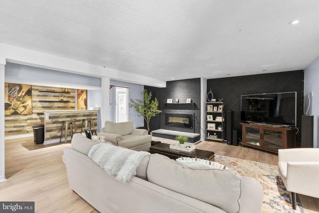 8009 EXODUS DR, Gaithersburg, MD 20882