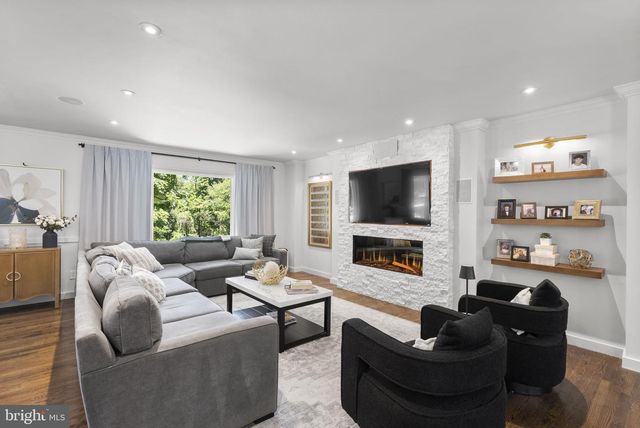 8009 EXODUS DR, Gaithersburg, MD 20882
