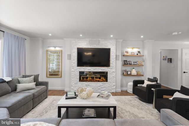 8009 EXODUS DR, Gaithersburg, MD 20882