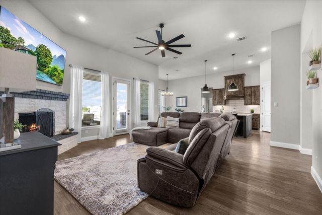 329 Palo Alto Drive, Springtown, TX 76082